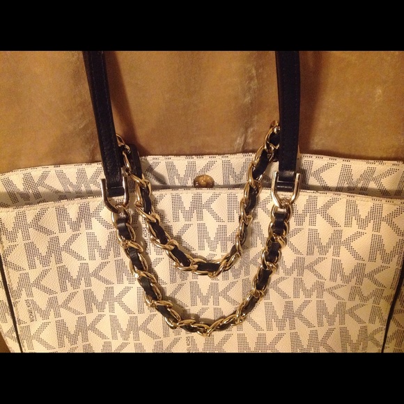 ❌SOLD Michael Kors❌ - Picture 2 of 4