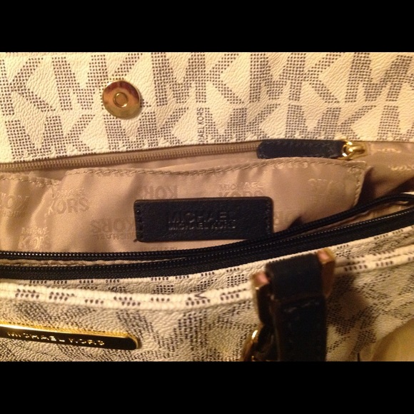 ❌SOLD Michael Kors❌ - Picture 4 of 4