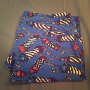 TC LuLaRoe fireworks leggings
