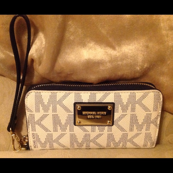 ❌SOLD MK wallet❌ - Picture 2 of 3