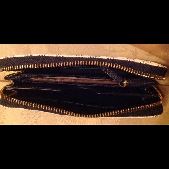 ❌SOLD MK wallet❌ - Picture 3 of 3