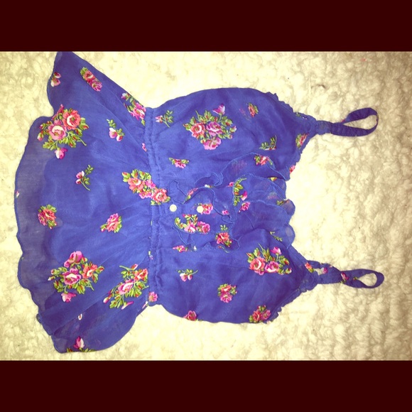 Hollister cute floral tank!