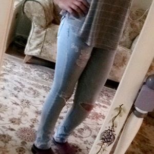 American eagle skinny ripped light wash jeans