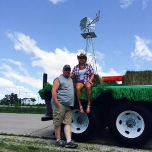 Meet your Posher, Dee