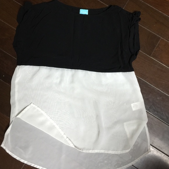 Black and White top