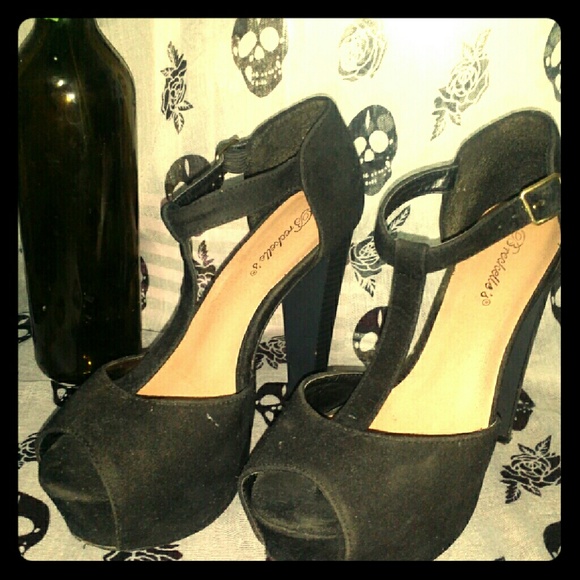 Fit a little big - Picture 1 of 3