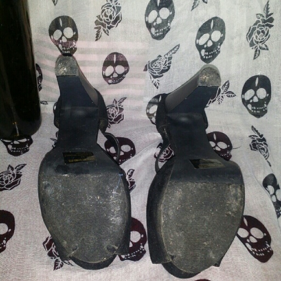 Fit a little big - Picture 3 of 3