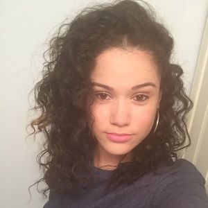 Meet your Posher, Ana