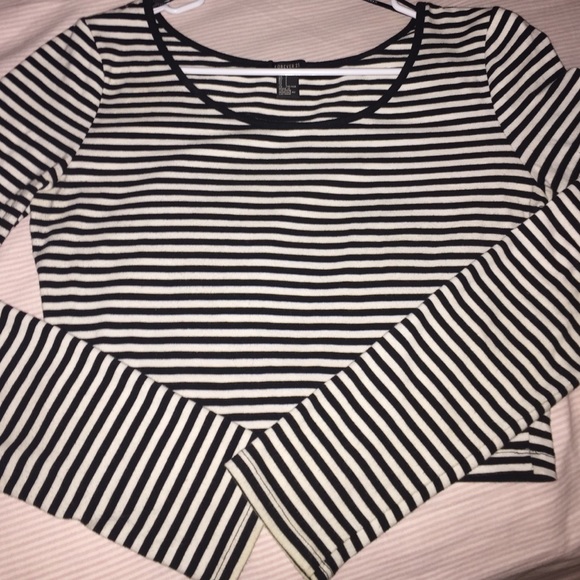 Black & white crop top