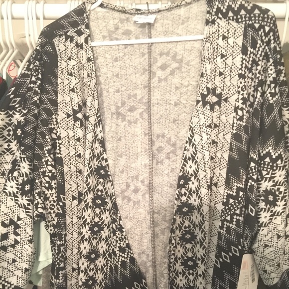 LuLaRoe Large Lindsay cardigan