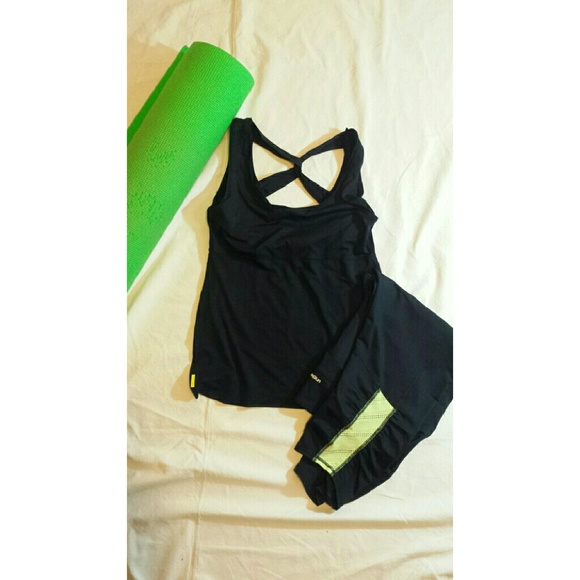 Lole workout top in Black - EUC
