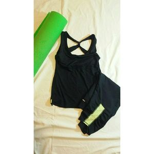 Lole workout top in Black - EUC
