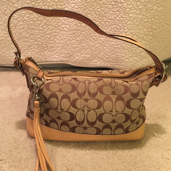 Coach Signature E/W shoulder bag