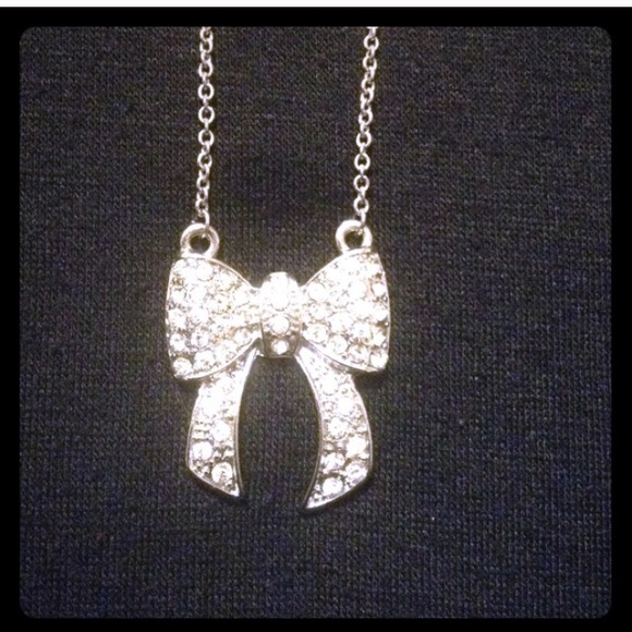 Sparkle bow necklace