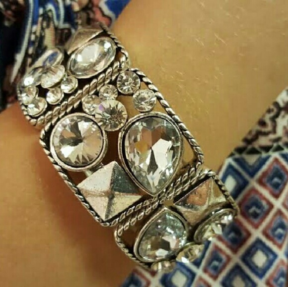Bling stretch bracelet, hearts and teardrops