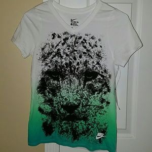 BNWT Girls Nike Tee