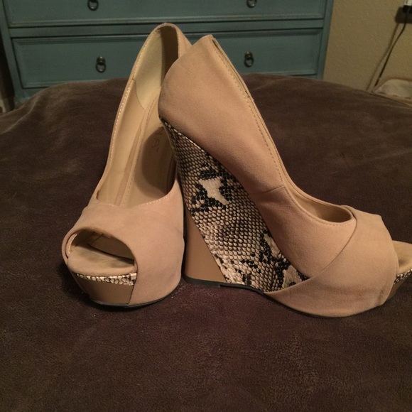 Liliana Wedges