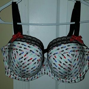 BNWOT evolove 32DDD (32F) lipstick print bra!