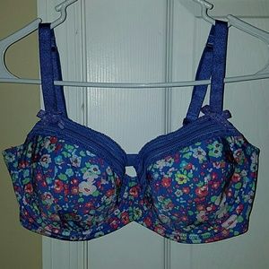 BNWOT size 32DDD or 32F floral print bra!