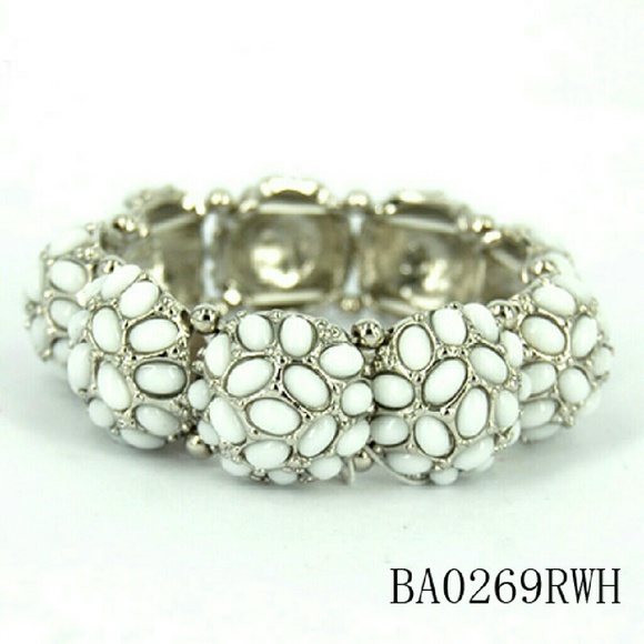White statement bracelet in silver plated base
