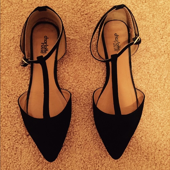 9/10 black flats. Slightly worn. Just in office