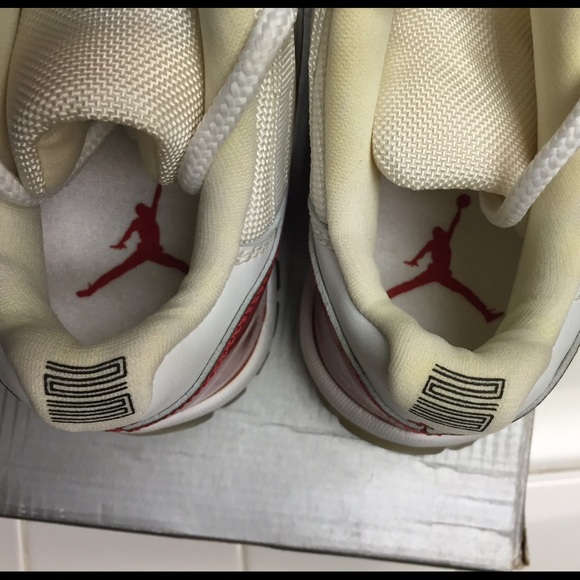 Jordan cherry 11 low 6.5M - Picture 3 of 4