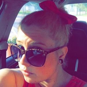 Meet your Posher, Danielle