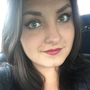 Meet your Posher, Holly