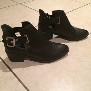 ❌ SOLD ❌ H&M buckled booties