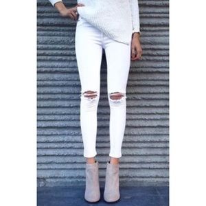 TOPSHOP RIPPED WHITE JEANS