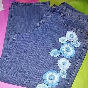 NY & Co Crocheted Floral Jean Capri Stretch 14