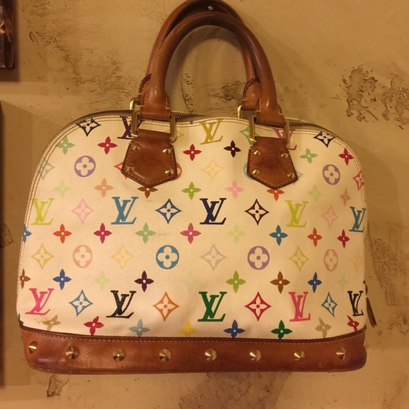 Louis Vuitton - Picture 2 of 3