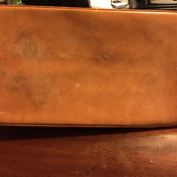 Louis Vuitton - Picture 3 of 3