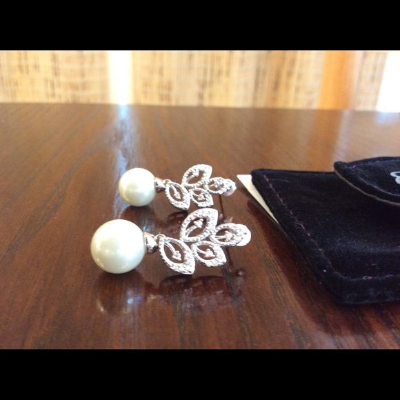 Wedding Jewelry - Pearl Earrings - Picture 3 of 3