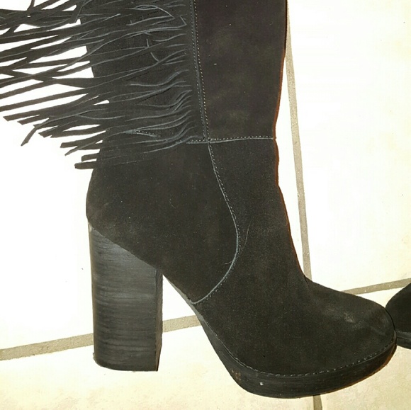 Super cute knee high boots perfect for fall - Picture 2 of 3