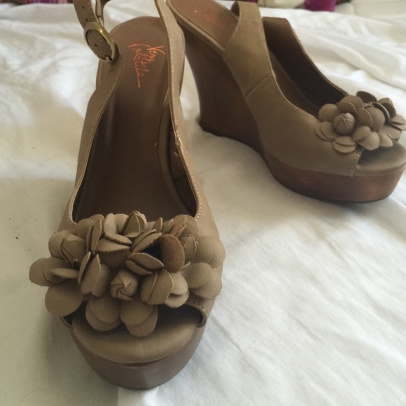 Wooden wedge - Picture 3 of 4