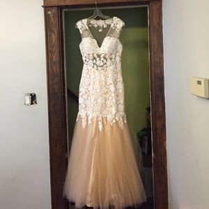 Eye catching white/peach dress