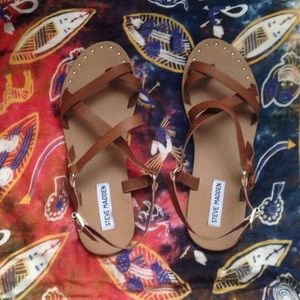 NWOT STEVE MADDEN SANDALS