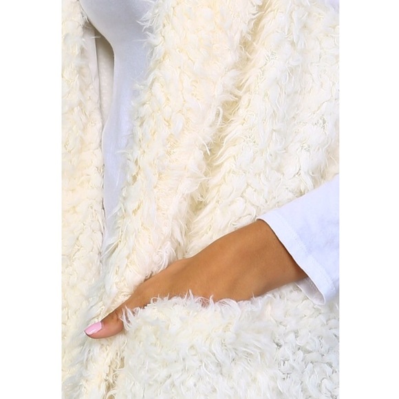 Shaggy Sherpa Vest - Picture 3 of 3