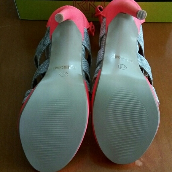 Red Kiss Girl Shoes - Picture 3 of 4