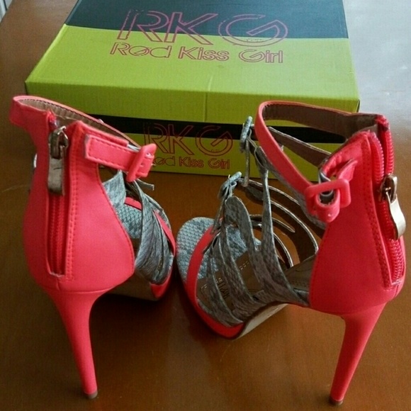 Red Kiss Girl Shoes - Picture 4 of 4