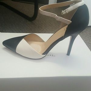 Sexy black & white pumps