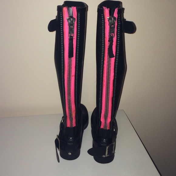 FLASH SALE: Steve Madden Rain Boots