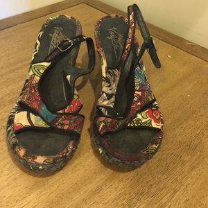 Very volatile cool print wedge sz 8