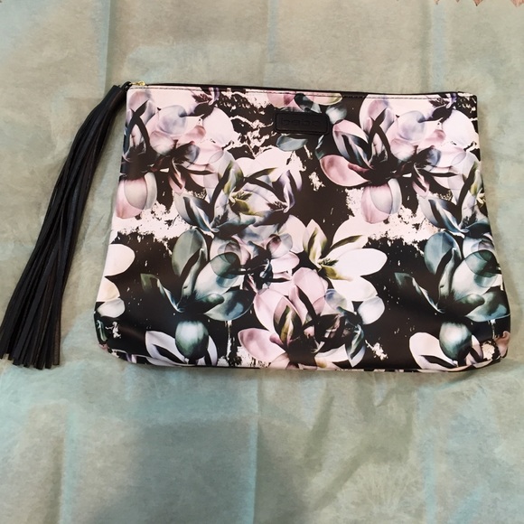 Brand new Bebe clutch 💎💁🏻💟