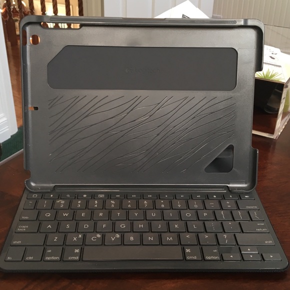 Logitech Canvas Keyboard Case - Picture 2 of 4