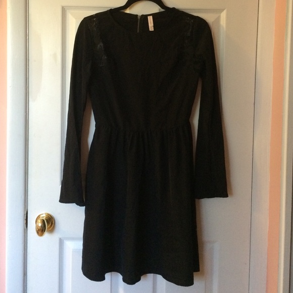 Flare long sleeved black dress