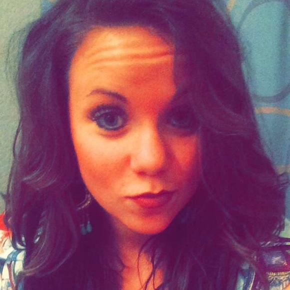 Meet your Posher, Danielle - Picture 1 of 1