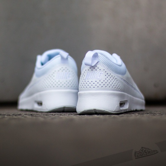 White Nike Air Max Thea