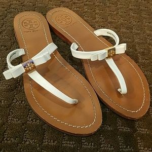 Tory Burch Leighanne flat thong-patent Saffiano